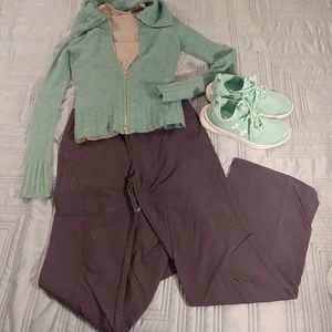 Athleta Gray Sphere pants in size 6